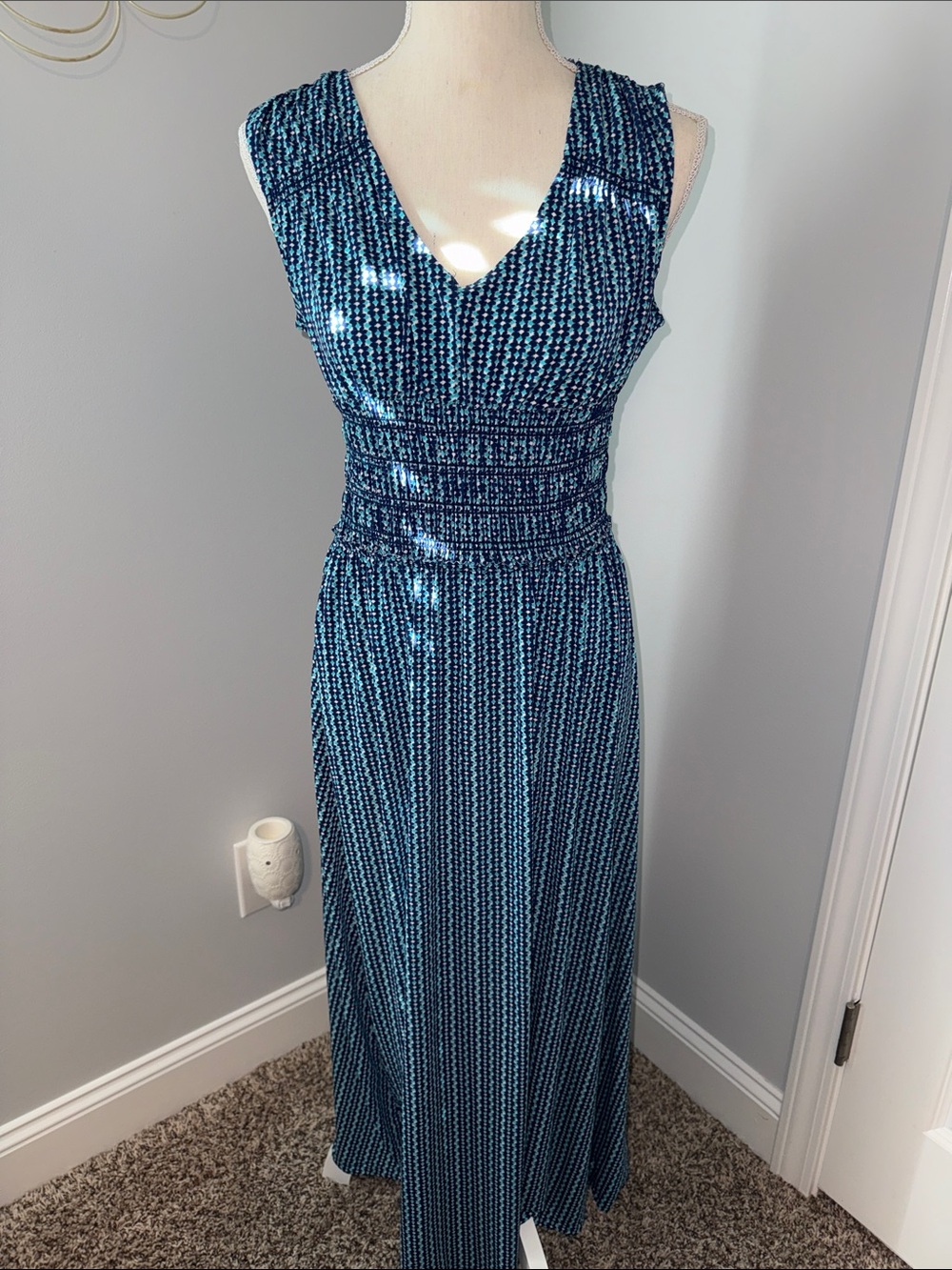 Daisy Fuentes Blue Patterned V-Neck Maxi Dress